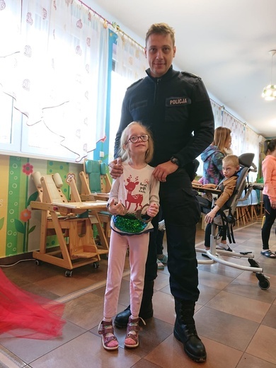 Policjanci z powiatu ząbkowickiego zorganizowali zbiórkę darów dla dzieci