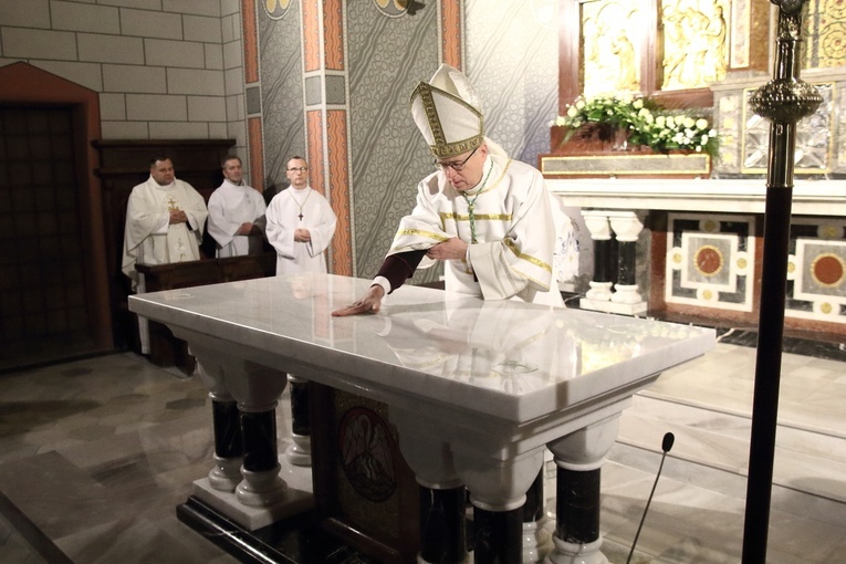 Chojnów. Poświęcenie nowego ołtarza