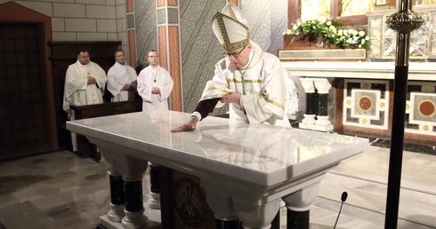 Chojnów. Poświęcenie nowego ołtarza