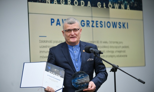 Dr Paweł Grzesiowski z Nagrodą Główną w konkursie Popularyzator Nauki
