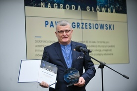 Dr Paweł Grzesiowski z Nagrodą Główną w konkursie Popularyzator Nauki