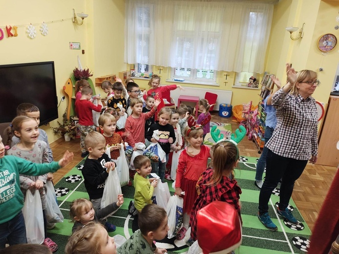 Tegoroczne spotkanie ze św. Mikołajem dzieci uczęszczających do świetlicy