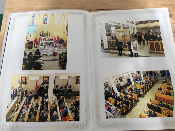 Przebieg prac odbudowy ołtarza w kościele św. Barbary