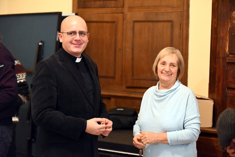 Organiści z diecezji świdnickiej usiedli wspólnie za stołem