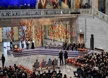 Laureaci Pokojowej Nagrody Nobla odebrali złote medale oraz dyplomy