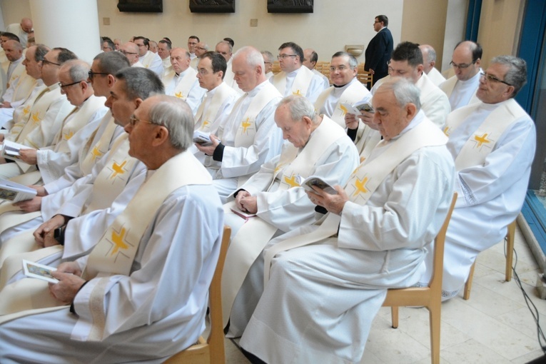 Ostatnie przygotowania do celebracji święceń biskupich