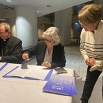 Podpisanie umowy między UKE a bazyliką Mariacką w Hanowerze