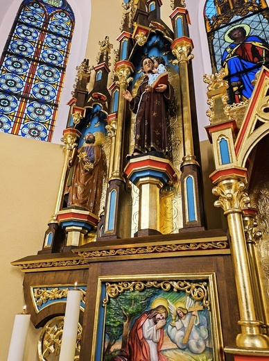 Przebieg prac odbudowy ołtarza w kościele św. Barbary