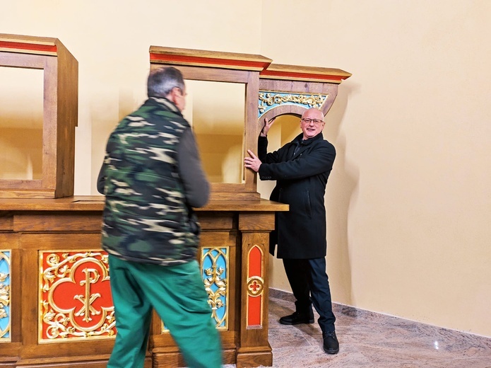 Przebieg prac odbudowy ołtarza w kościele św. Barbary