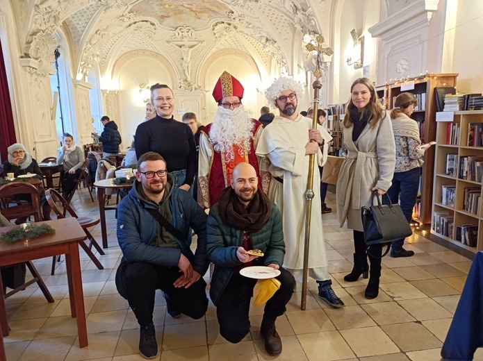 Dominikański kiermasz świąteczny - DominiCafe