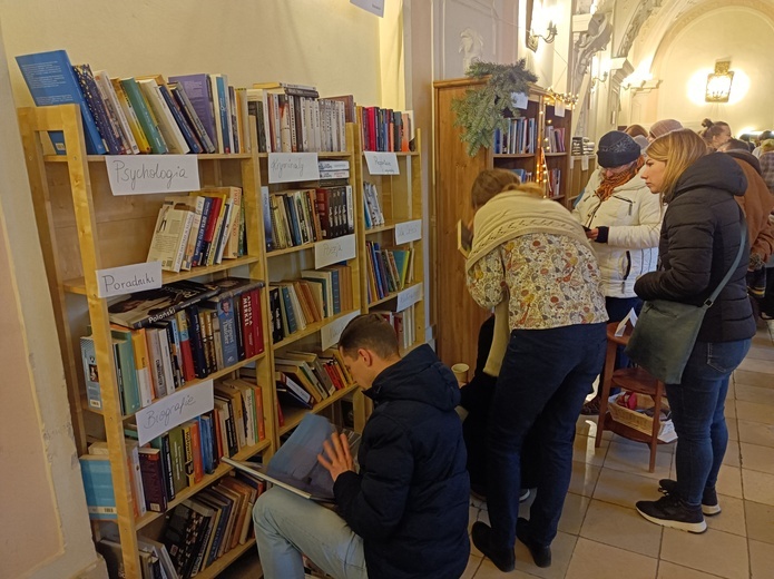 Dominikański kiermasz świąteczny - DominiCafe
