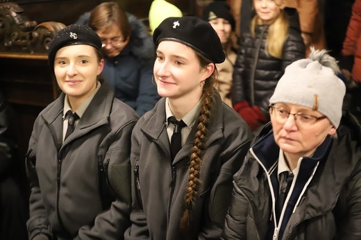 Msza św. z przekazaniem Betlejemskiego Światła Pokoju na Wawelu