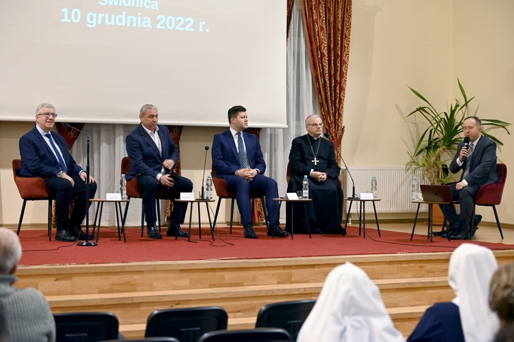 Świdnica. Konferencja "Fake newsem w katolika"