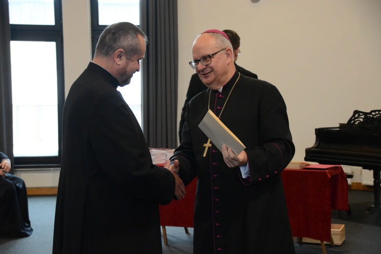 Biskup opolski przyznał 100 kapłanom tytuły honorowe