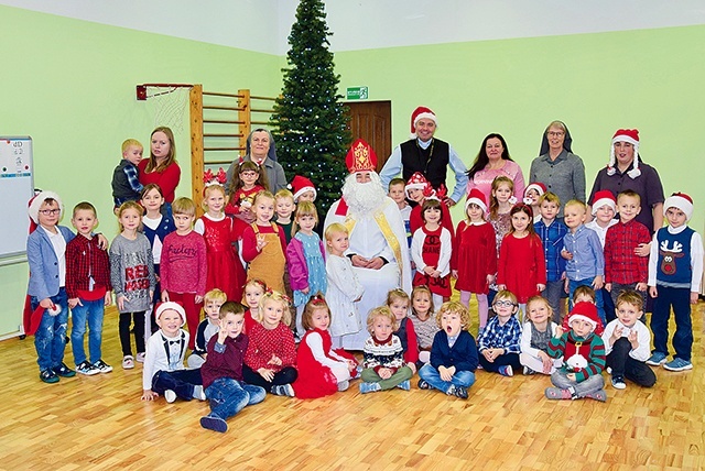 Opiekunem placówki jest św. Mikołaj.