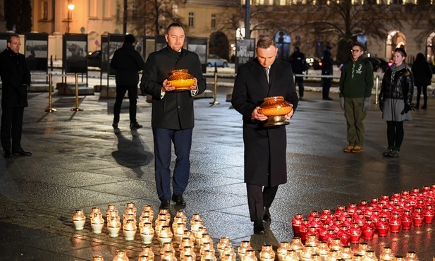 Prezydent: Polacy będąc razem i wspierając się nawzajem zwyciężyli