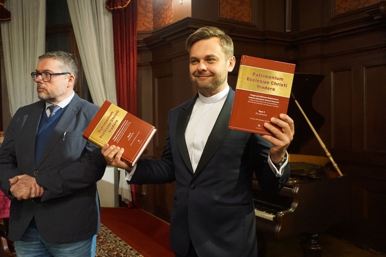 Biskup gliwicki otrzymał Księgę Pamiątkową 