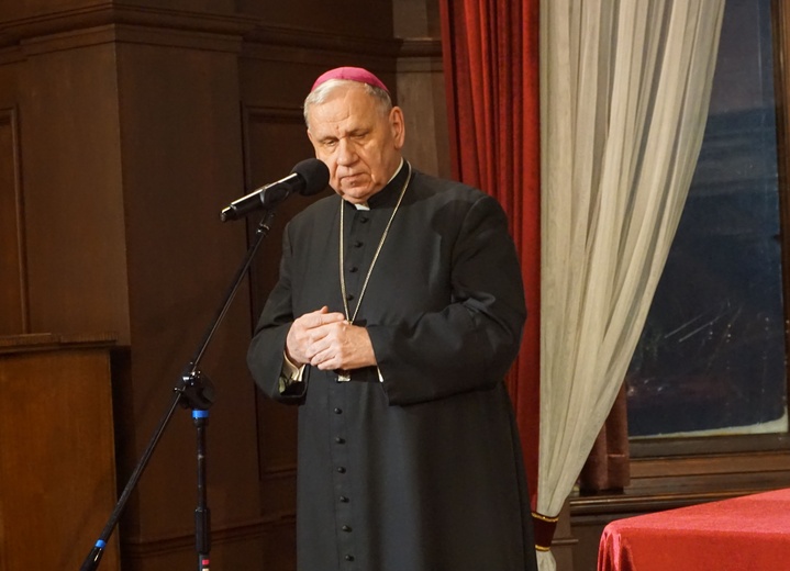 Biskup gliwicki otrzymał Księgę Pamiątkową 