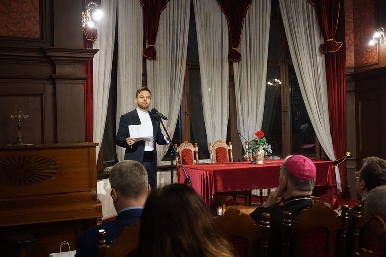 Biskup gliwicki otrzymał Księgę Pamiątkową 