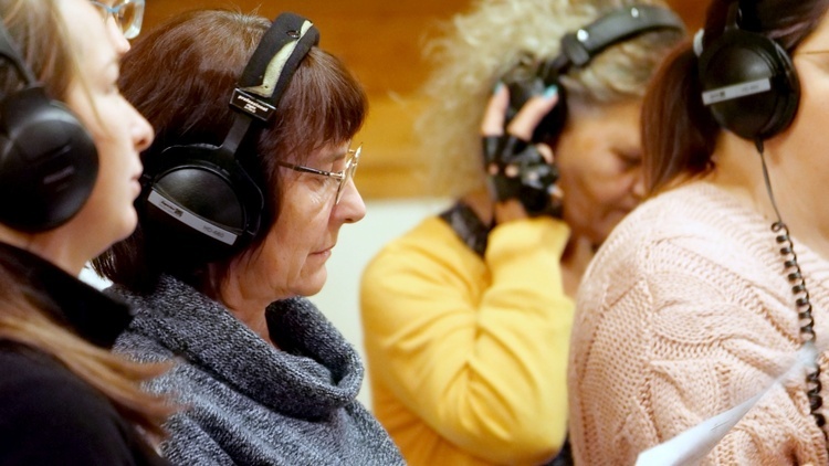 Nagranie świątecznej piosenki przez Rodzinę "Sygnału Miłosiedzia"