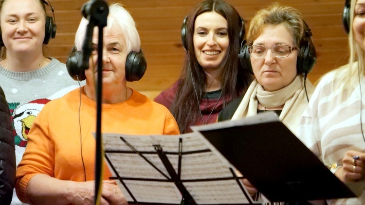 Nagranie świątecznej piosenki przez Rodzinę "Sygnału Miłosiedzia"