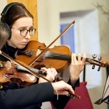 Nagranie świątecznej piosenki przez Rodzinę "Sygnału Miłosiedzia"