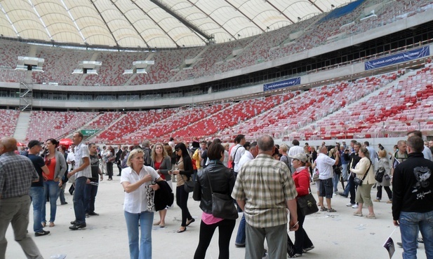 PGE Narodowy w piątek wznawia działalność