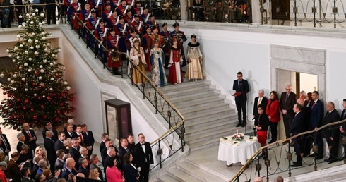 Metropolita warszawski przełamał się opłatkiem w Sejmie