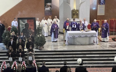 Abp Skworc o Dziewięciu z Wujka: Stali się jak ewangeliczne lampy oświetlające ofiarą życia cały okres stanu wojennego i czas późniejszy