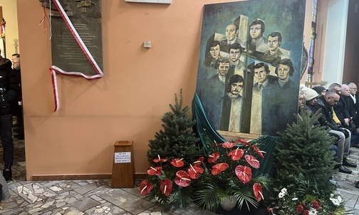 Abp Skworc o Dziewięciu z Wujka: Stali się jak ewangeliczne lampy oświetlające ofiarą życia cały okres stanu wojennego i czas późniejszy