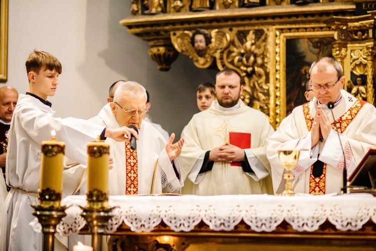 Jubilat był proboszczem żukowskiej parafii przez 32 lata.