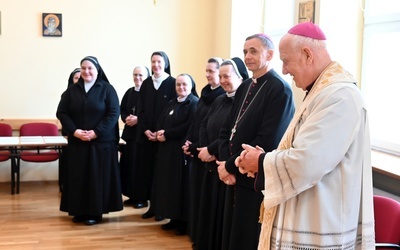 W spotkaniu opłatkowym dla przedstawicielek żeńskich zgromadzeń zakonnych diecezji uczestniczyło dwóch biskupów.