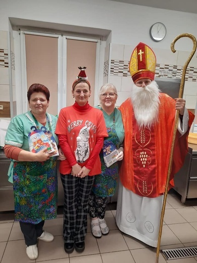 Dzierżoniów. Świąteczny nastrój w ZOL-u sióstr elżbietanek