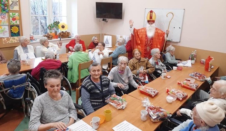 Dzierżoniów. Świąteczny nastrój w ZOL-u sióstr elżbietanek