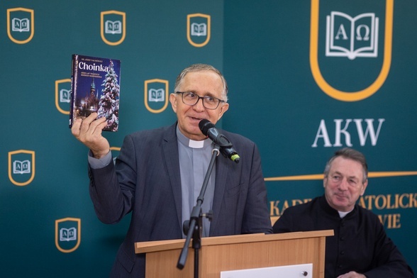 O bożonarodzeniowych zwyczajach Ksiądz Profesor mówił też podczas ostatniego spotkania z cyklu "Duchowość dla Warszawy", które odbyło się z 15 grudnia w auli Narodowego Instytutu Kultury i Dziedzictwa Wsi. Wykład można odsłuchać na: akademiakatolicka.pl. 