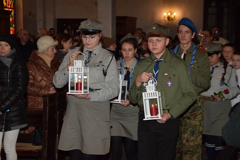 Wprowadzenie relikwii Prymasa Tysiąclecia