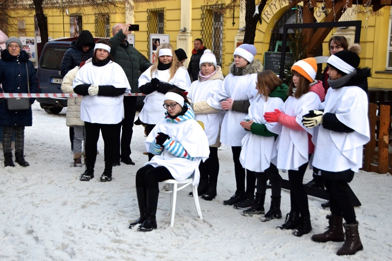 Świdnica. Jasełka w Rynku przygotowane przez MDK