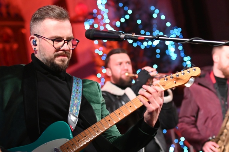 Strzegom zakolędował z zespołem Enej