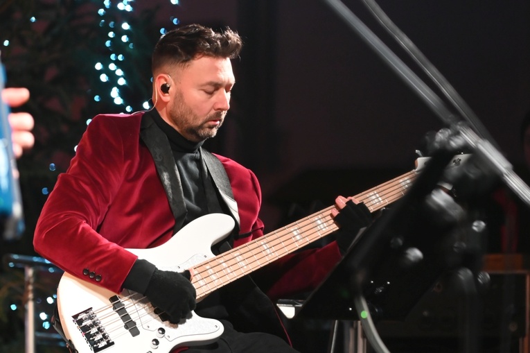 Strzegom zakolędował z zespołem Enej