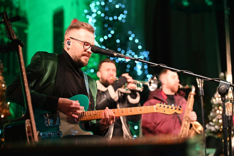 Strzegom zakolędował z zespołem Enej