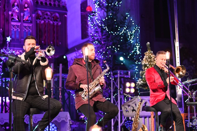 Strzegom zakolędował z zespołem Enej