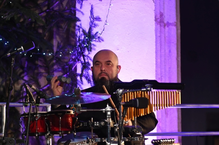 Strzegom zakolędował z zespołem Enej