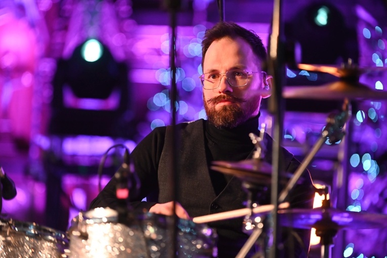 Strzegom zakolędował z zespołem Enej