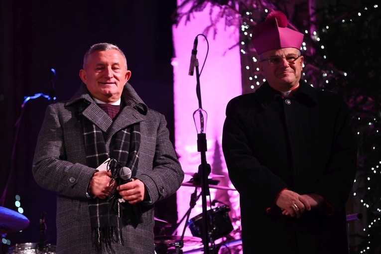 Strzegom zakolędował z zespołem Enej