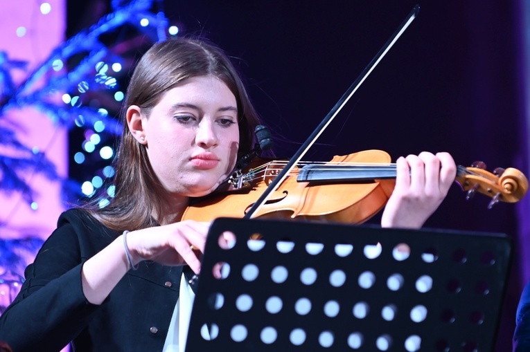 Strzegom zakolędował z zespołem Enej