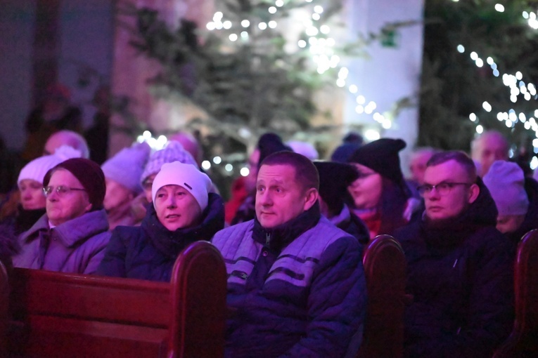 Strzegom zakolędował z zespołem Enej