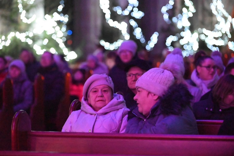 Strzegom zakolędował z zespołem Enej