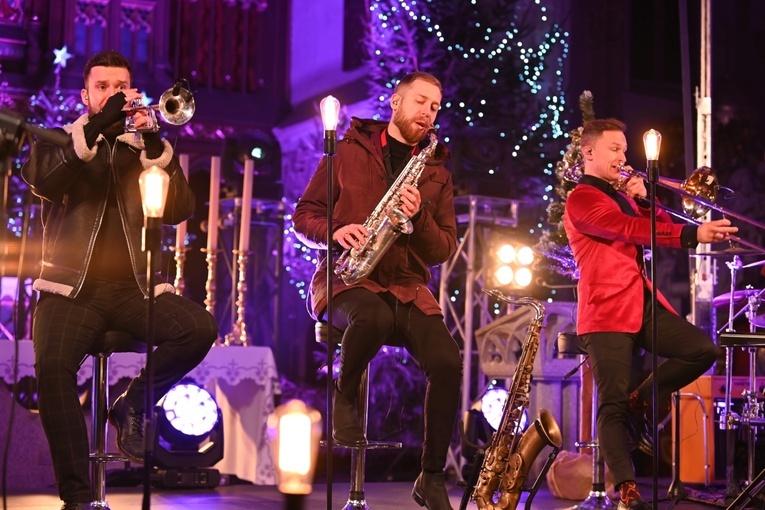 Strzegom zakolędował z zespołem Enej