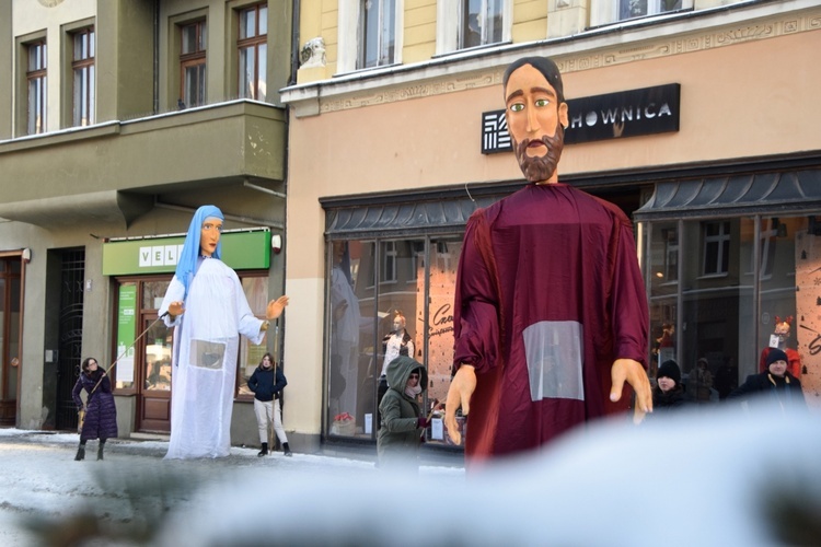 Gigantyczne jasełka w świdnickim Rynku