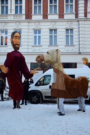 Gigantyczne jasełka w świdnickim Rynku